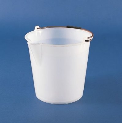 Bucket with spout, 17 Liters