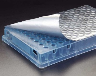 Förslutningsfolie för mikrotiterplattor